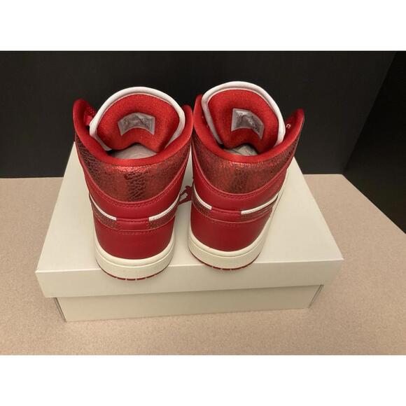 New! Womens Nike Air Jordan 1 Mid SE in Sail/Varsity Red/Team Red Shoes. Size 7. - Picture 6 of 10